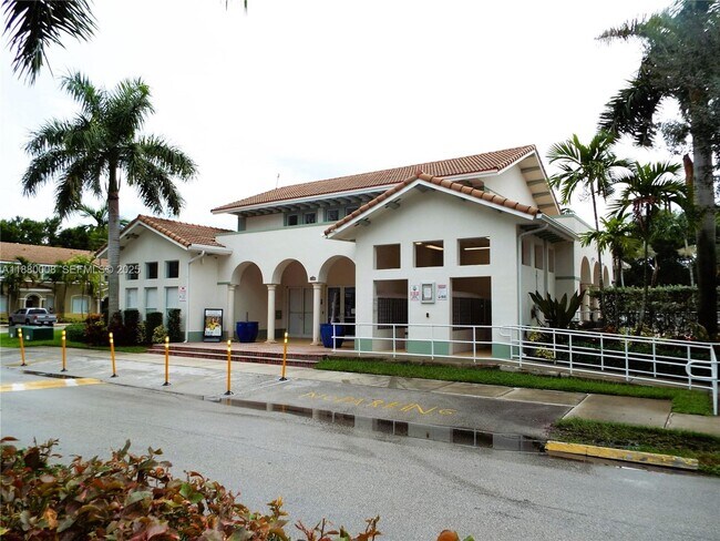 Building Photo - 2363 SE 11th St