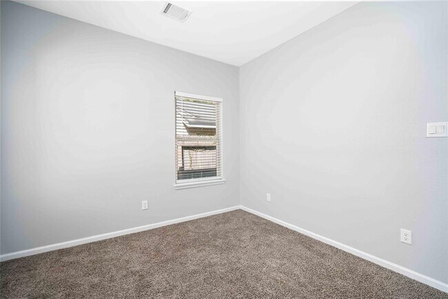 Building Photo - 5105 Southwind St