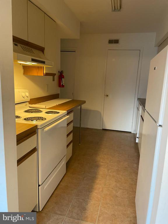 Building Photo - 806B Cypress Point Cir