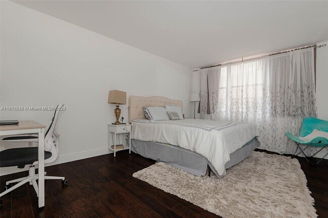 Building Photo - 6039 Collins Ave