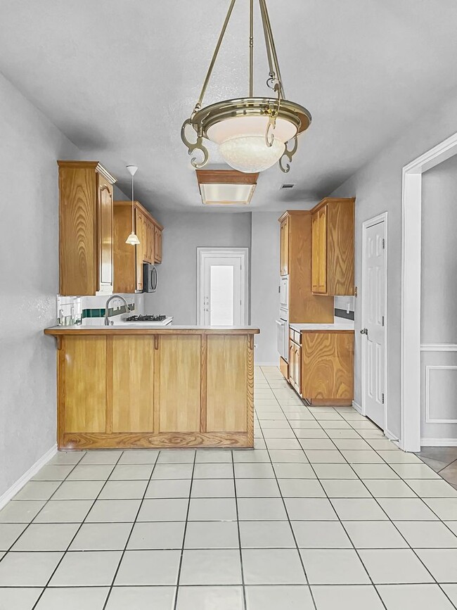 Building Photo - Beautiful 2 Story Home with Greenbelt Views!