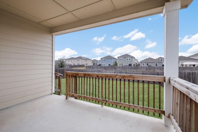 Building Photo - Ranch Style 3 Bed 2 Bath with Freshly painted and New Floors!