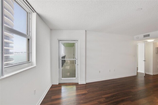 Building Photo - 1756 N Bayshore Dr