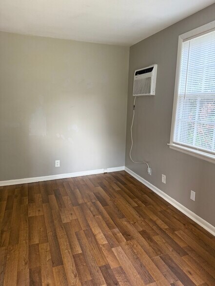 Building Photo - 350 Foxglove Dr
