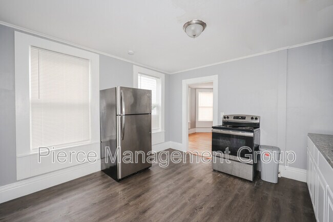 Building Photo - 6 Blake St