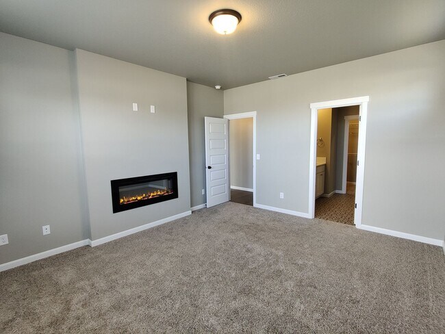 Building Photo - Gorgeous Newer Single Family Home in West ...