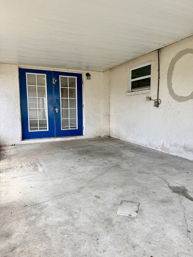 Building Photo - 6216 6th Ave