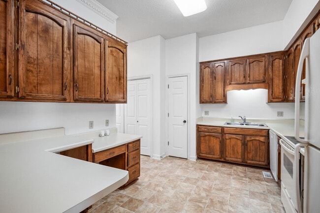 Building Photo - 378 Hermitage Ave