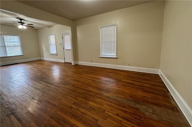 Building Photo - 1637 Columbia Dr