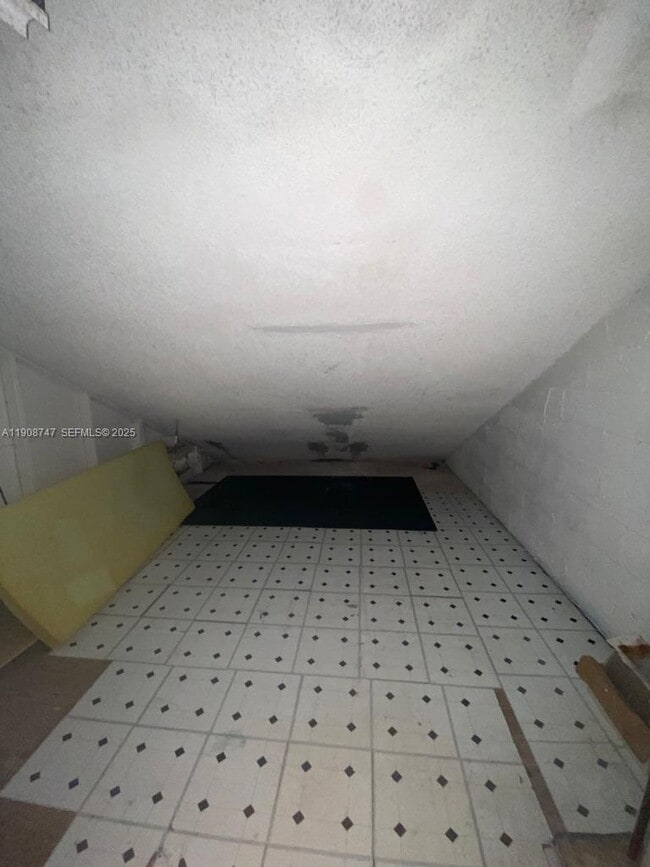 Building Photo - 7867 Tam Oshanter Blvd