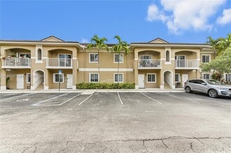 Building Photo - Washington Street, Hollywood, FL 33021 - 2 BR 2 BA townhouse