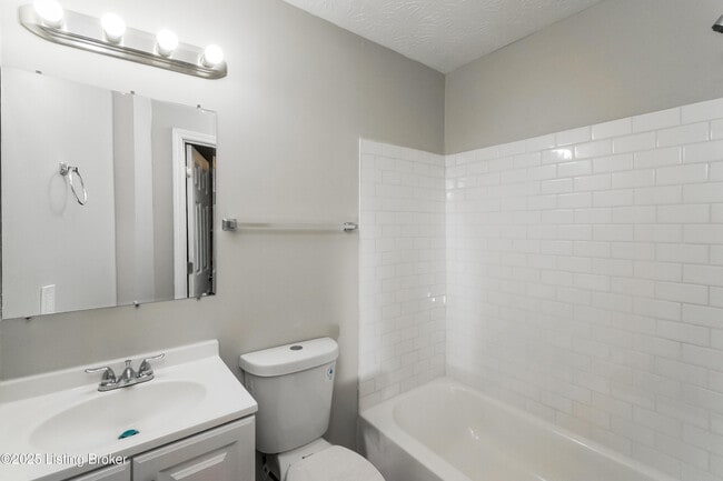 Building Photo - 214 S 24th St