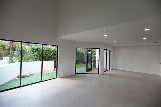 Building Photo - 1619 Cypress Pointe Dr