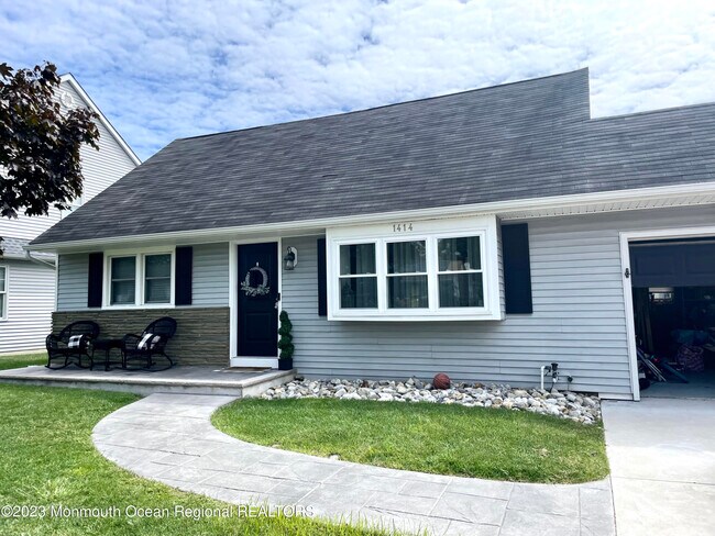 Building Photo - 1414 Treeneedle Rd