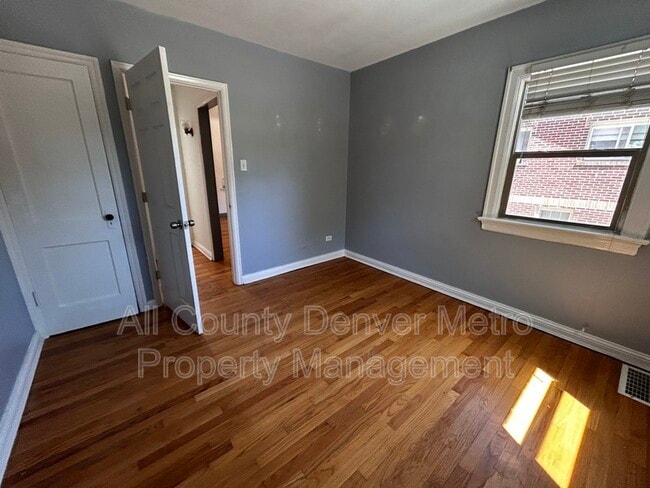 Building Photo - 2111 S Emerson St