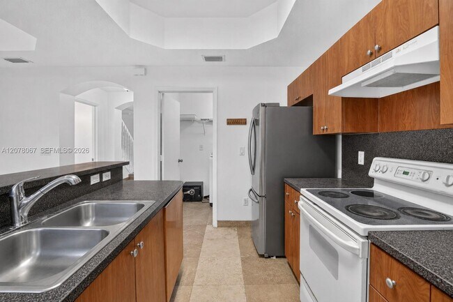 Building Photo - 4927 N Harbor Isles Dr