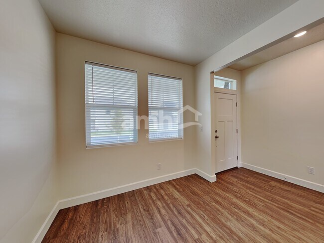 Building Photo - 1205 Wagon Way