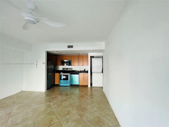 Building Photo - 946 Bay Dr