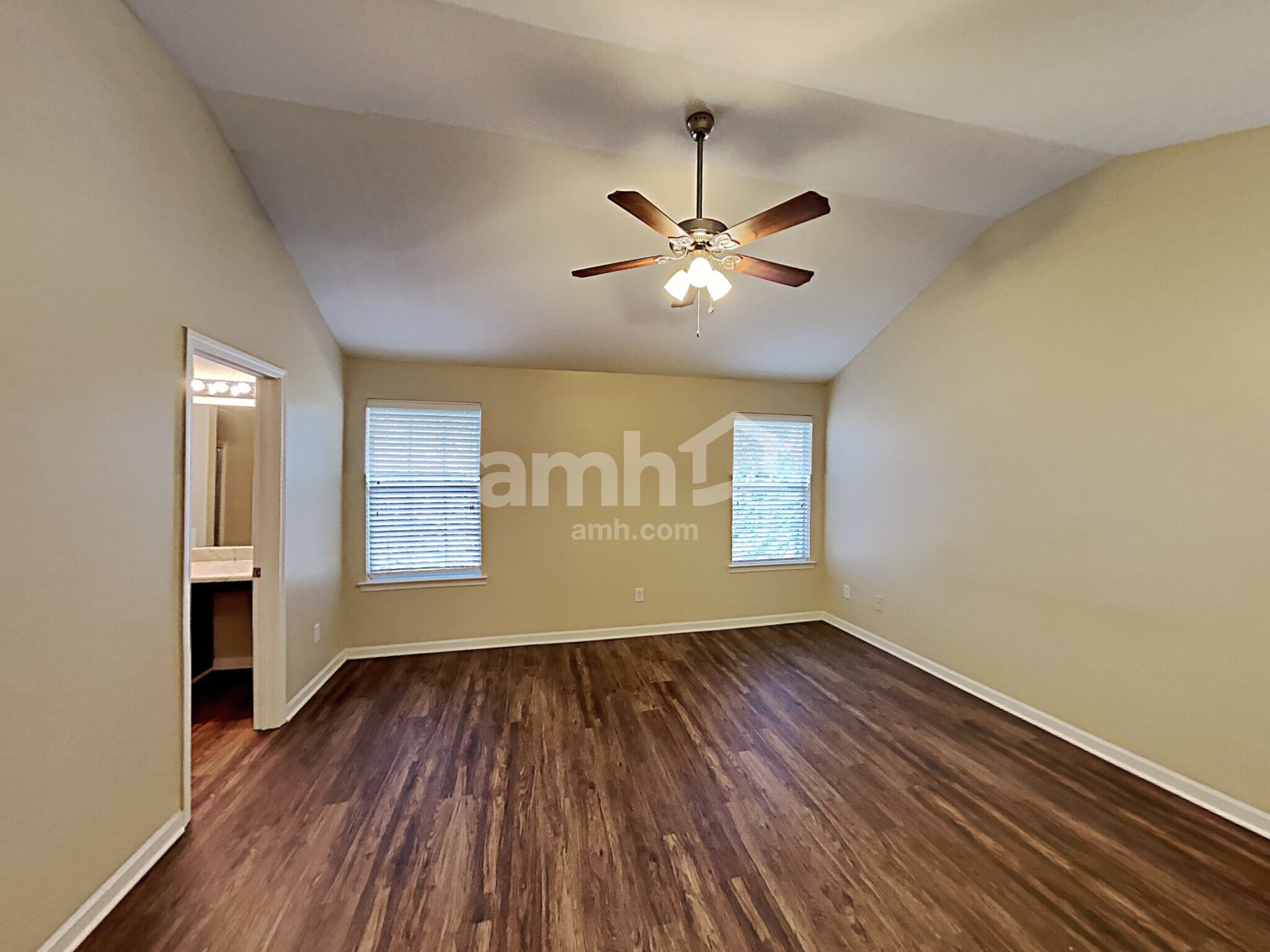Building Photo - 119 Hidden Creek Dr