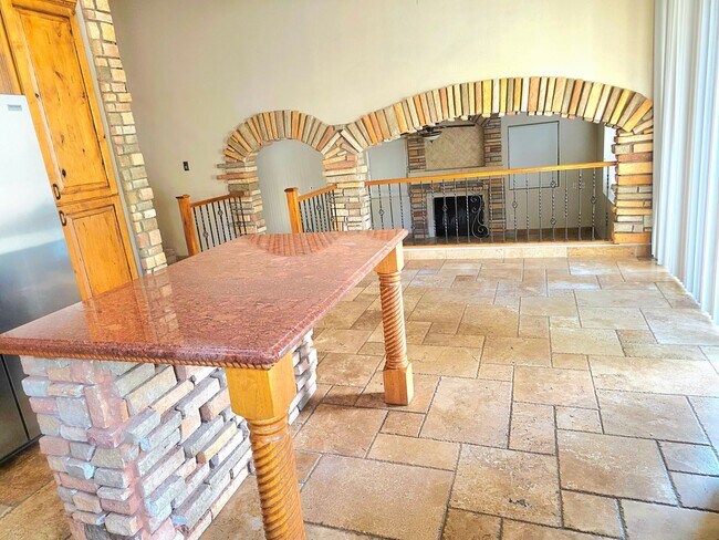 Building Photo - 4 Bed 2.5 Bath: 42nd St & Shea