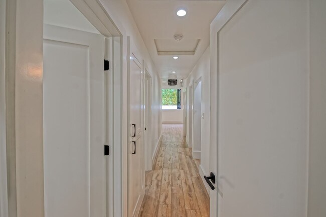 Building Photo - Completely Remodeled, Custom 3BR2BA Home w/ Spacious Floorplan, Amazing Indoor/Outdoor Space, Gat...