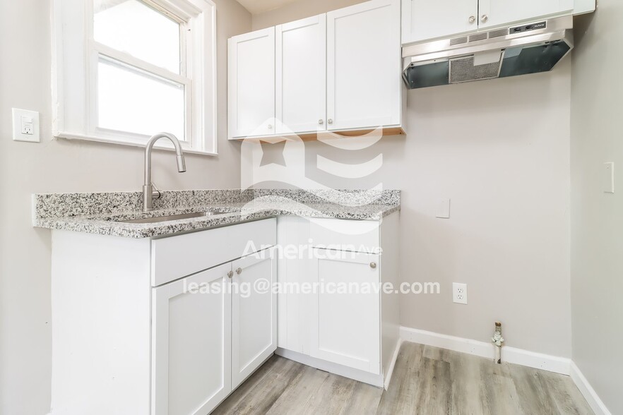 Building Photo - 16565 Kentfield St