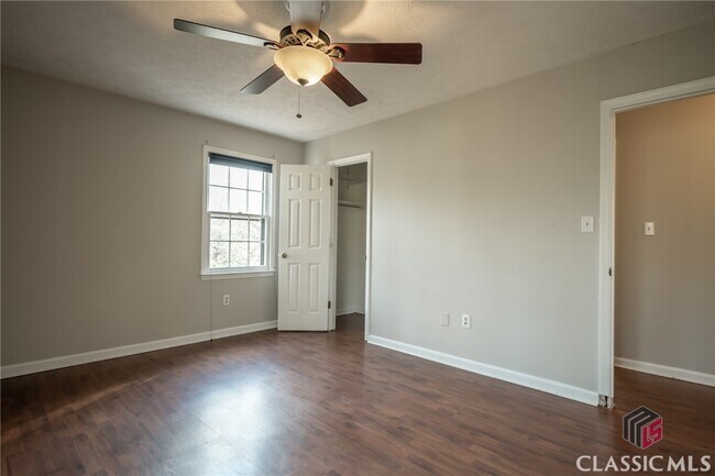 Building Photo - 275 Brookstone Dr