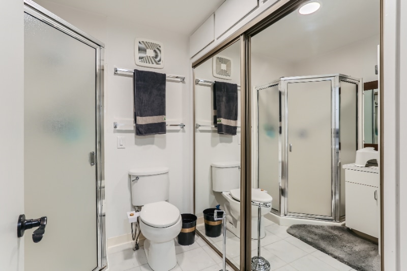 Building Photo - 6106 SE Riverside Dr