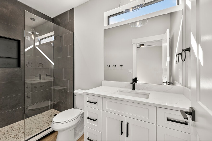 Building Photo - 551 S Teton Ave