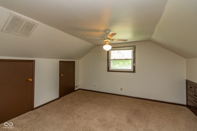 Building Photo - 807 Riverside Dr