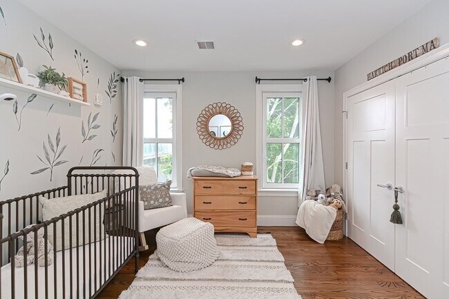 Building Photo - 52R River St