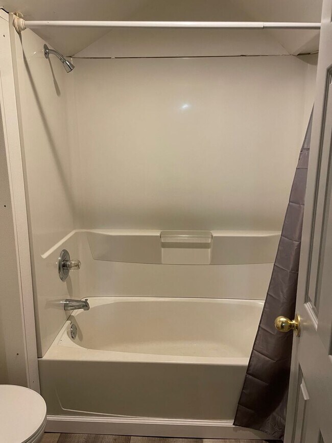 Building Photo - 1098