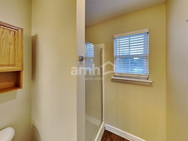 Building Photo - 110 Baker Springs Ln