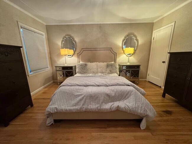 Building Photo - Elegant Geneva Heights Family Home