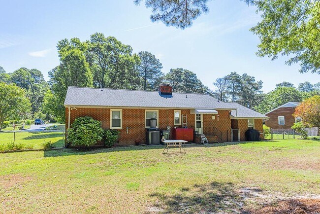 Building Photo - 8302 Colebrook Rd