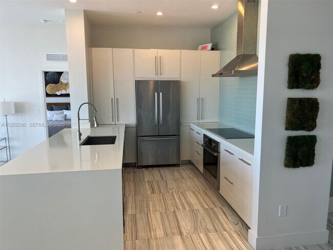 Building Photo - 100 Lincoln Rd