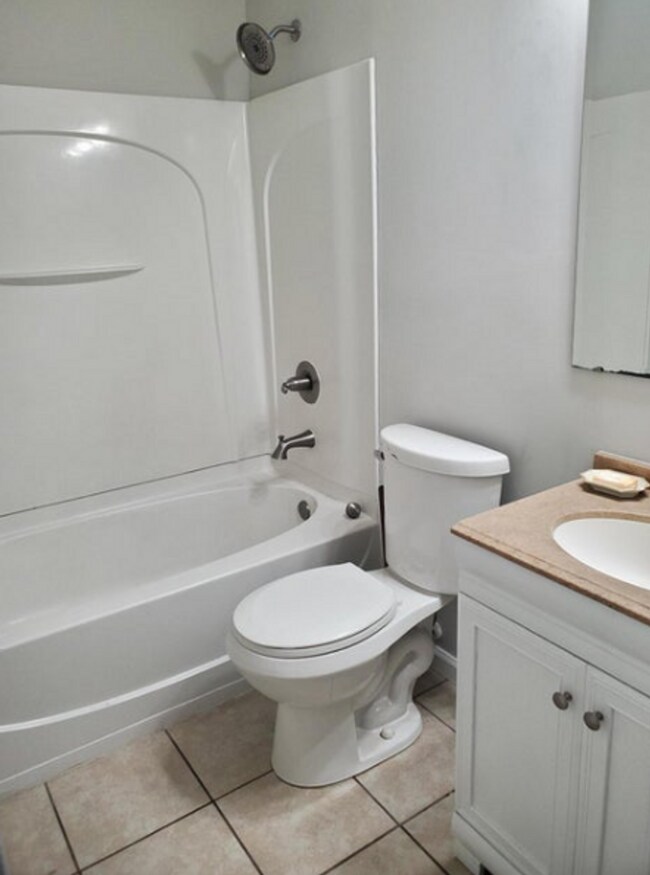 Building Photo - 3 BR/ 1 BA Ranch Style Home in Summerville!