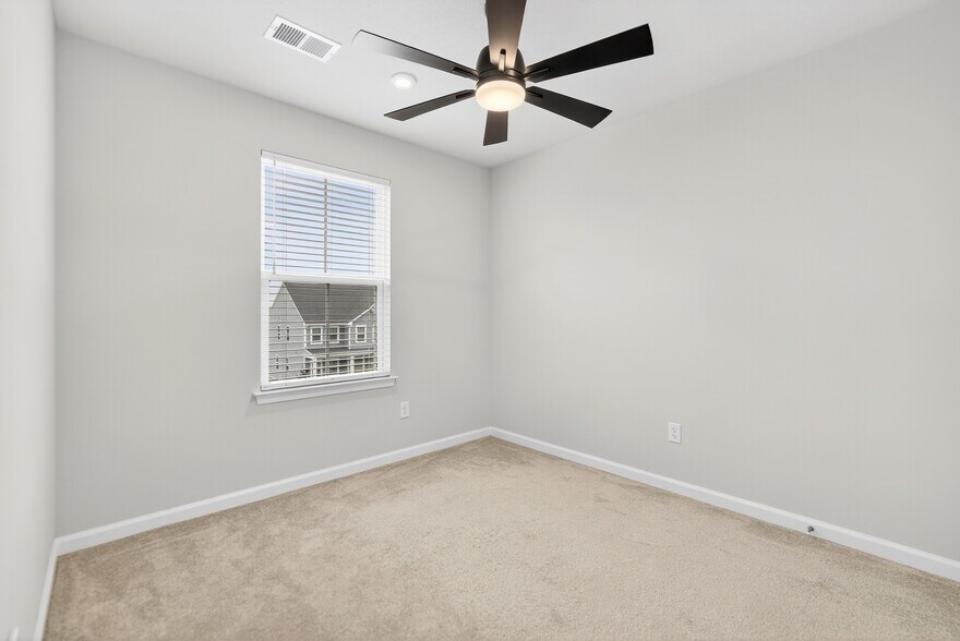 Building Photo - 526 Dogwood Ln