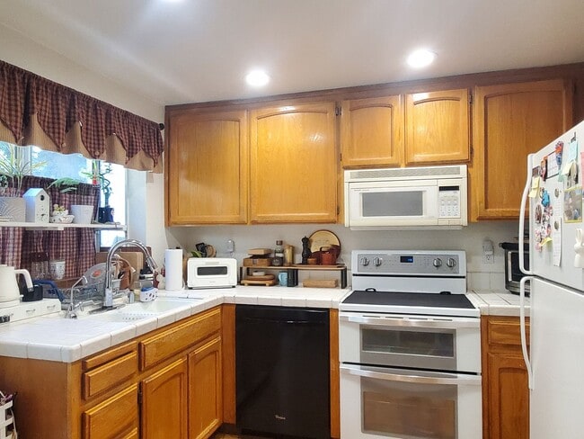 Building Photo - Cute Home in Great Location, A/C, W/D, Wood Floors, Remodeled Bathrooms, 2C Garage, Beautiful Yards!