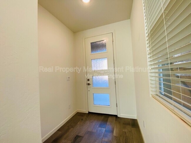 Building Photo - 730 N Bliss Ln