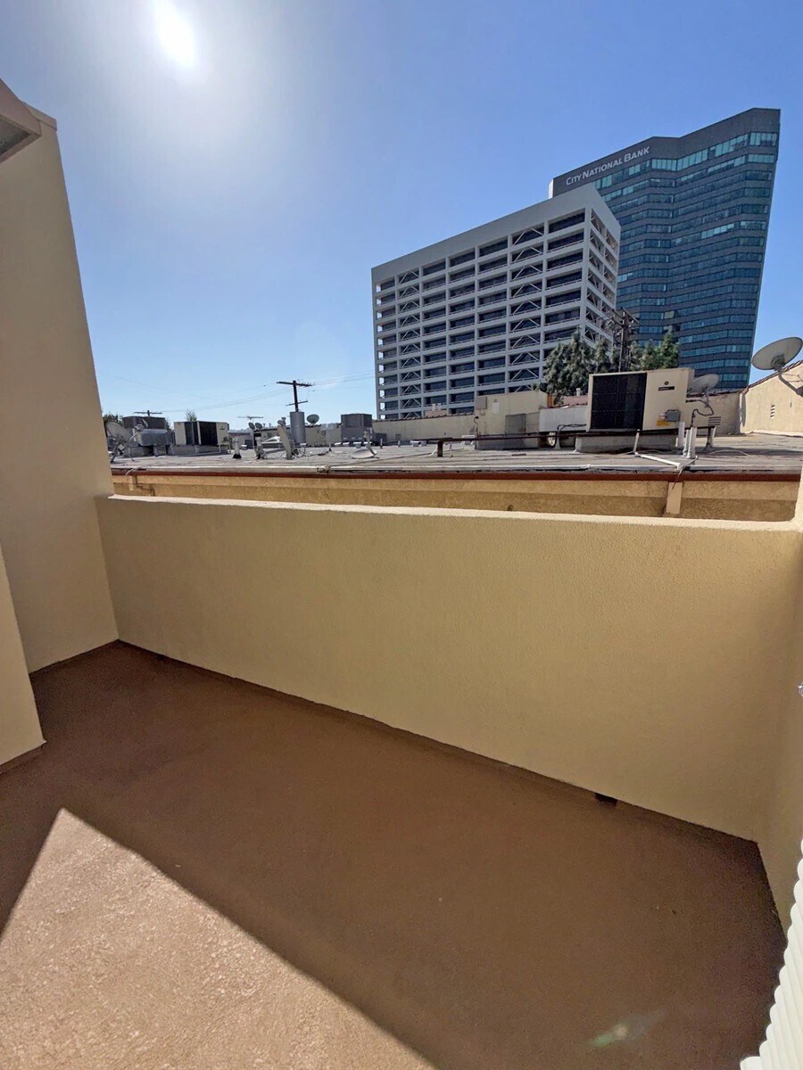 Building Photo - 4638 Sepulveda Blvd