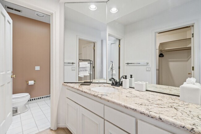 Building Photo - 6408 E Mercer Way