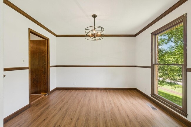 Building Photo - 1972 Sunnyside Dr