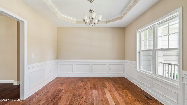 Building Photo - 110 Queens Cove Way