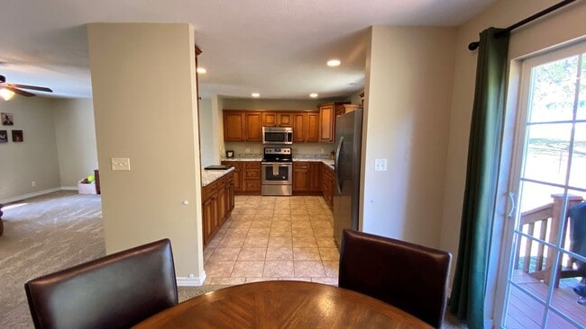 Building Photo - Gorgeous 3 Bedroom, 2 Bathroom Split Level...