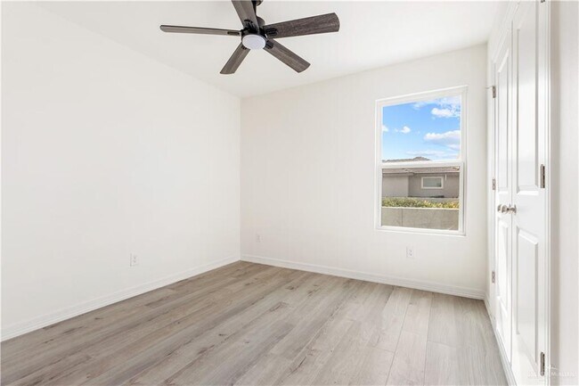 Building Photo - 2312 Corales St