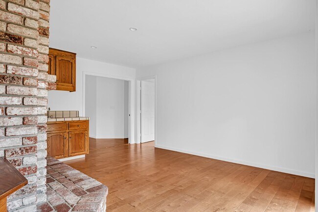 Building Photo - 100 Lippizan Dr