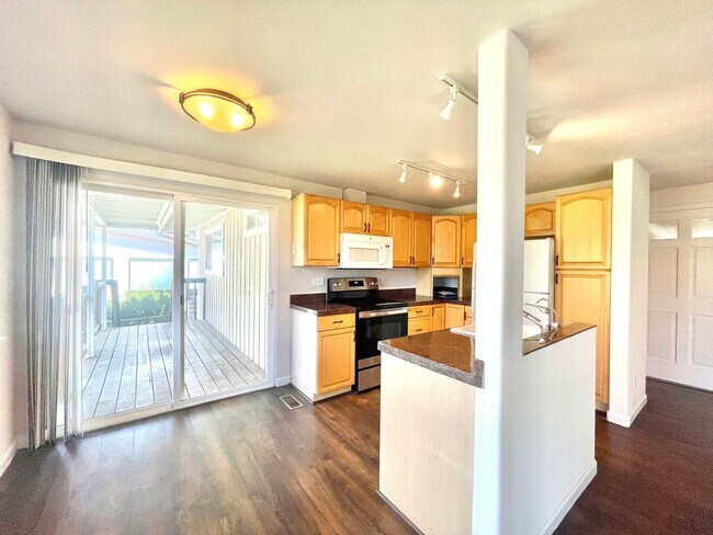 Building Photo - Mid-Century Gem in Kirkland’s Everest Park