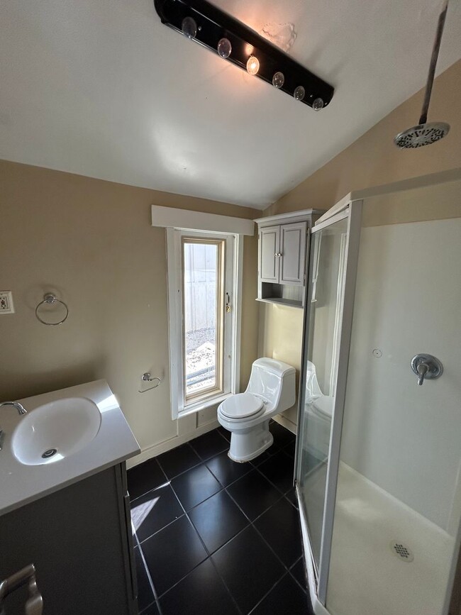 Building Photo - *COMING SOON* ALL BILLS PAID!! 1 Bedroom /...