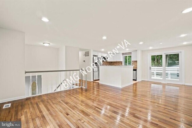 Building Photo - 8461 Yellow Leaf Ct